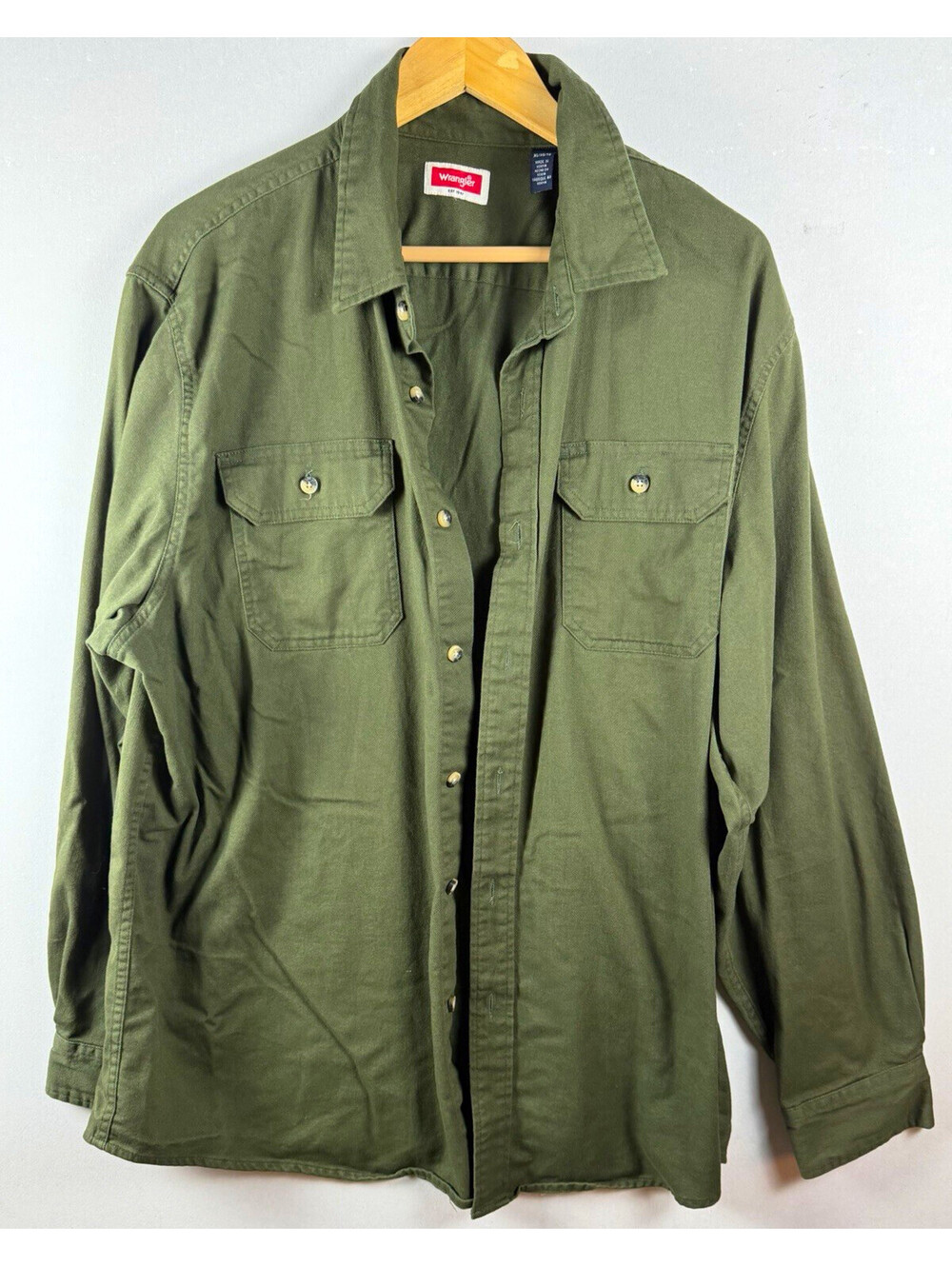Wrangler Men's XL Green Twill Solid Long Sleeve Button-Up Shirt Pockets